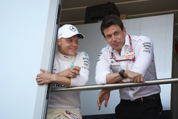 Valtteri Bottas, Mercedes AMG F1, with Toto Wolff, Executive Director (Business), Mercedes AMG