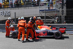 Max Verstappen, Red Bull Racing RB14 after the crash