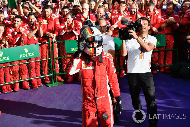 Yarış galibi Sebastian Vettel, Ferrari, parc ferme