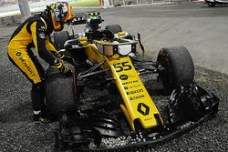 Carlos Sainz Jr., Renault Sport F1 Team RS17 retires