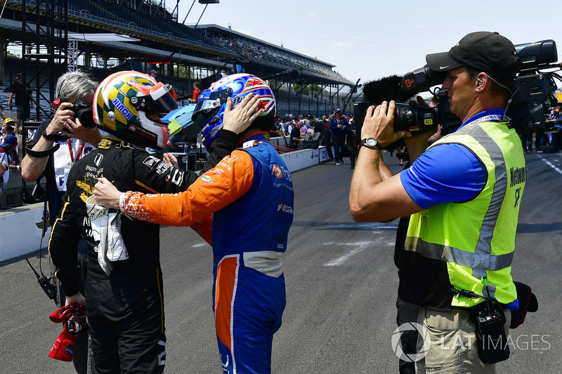 Scott Dixon, Chip Ganassi Racing Honda, James Hinchcliffe, Schmidt Peterson Motorsports Honda, Pit stop Competition
