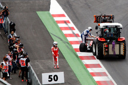 Sebastian Vettel, Ferrari SF16-H, opgave na crash