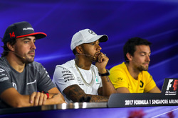Fernando Alonso, McLaren, Lewis Hamilton, Mercedes AMG F1 and Jolyon Palmer, Renault Sport F1 Team i