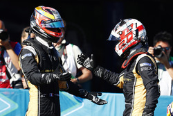 Jean-Eric Vergne, Techeetah, si congratula con Stéphane Sarrazin, Techeetah, dopo la gara