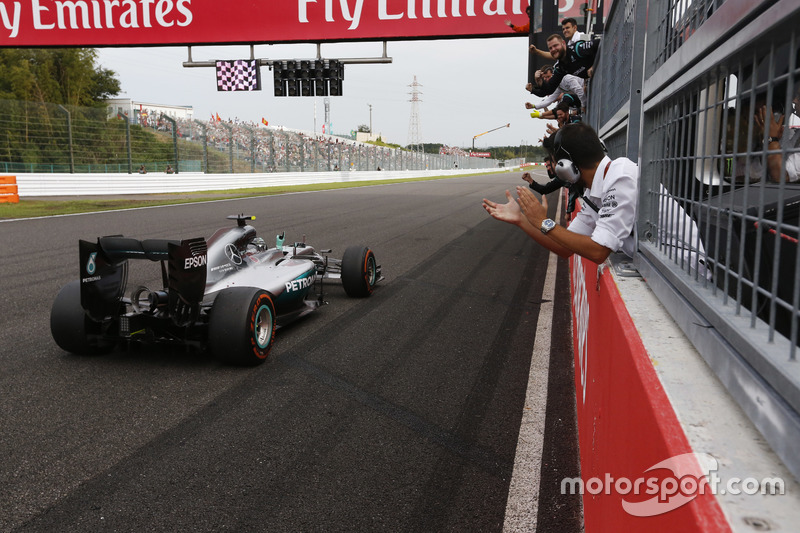 Переможець Ніко Росберг, Mercedes AMG F1 W07 Hybrid