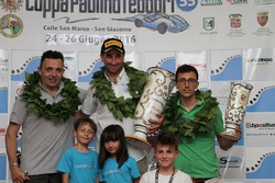 Podio: il secondo classificato Christian Merli, il vincitore Simone Faggioli, il terzo classificato Domenico Scola