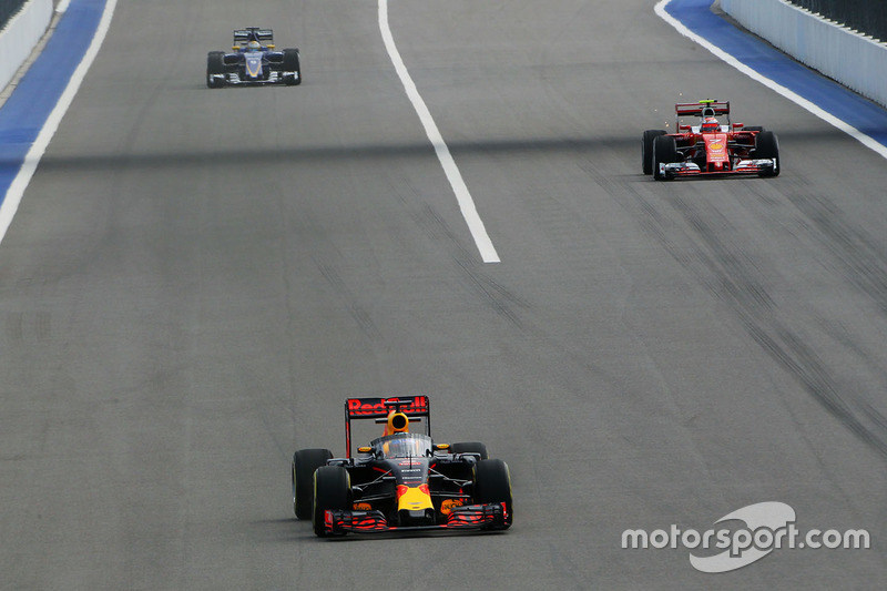 Daniel Ricciardo, Red Bull Racing RB12 met het Aeroscreen