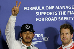 Il poleman Lewis Hamilton, Mercedes AMG F1 Team, il terzo qualificato Sebastian Vettel, Ferrari
