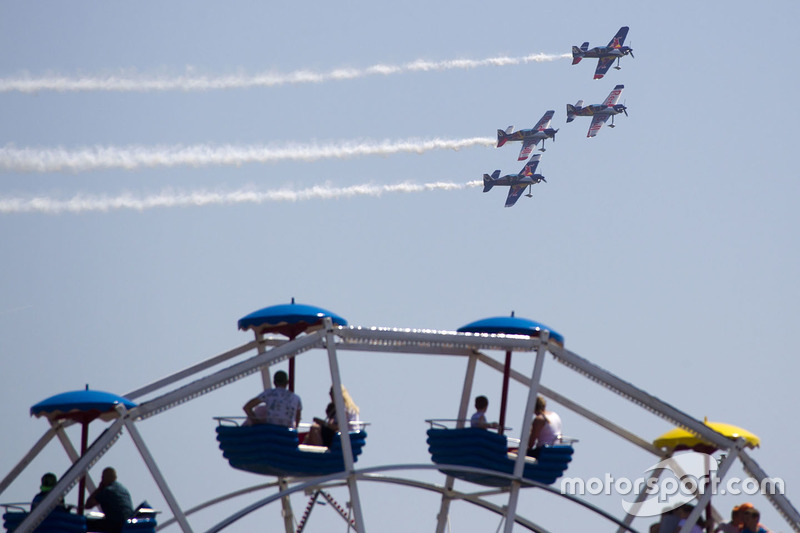 Airshow Flying Bulls (2)