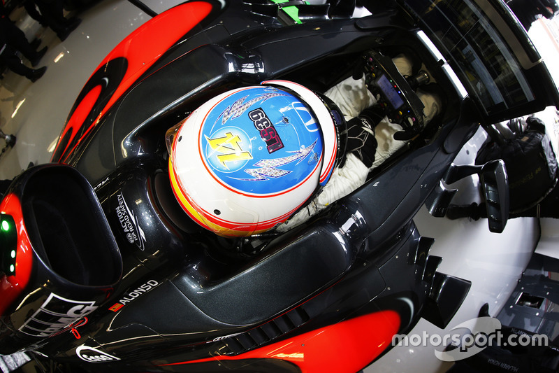 Фернандо Алонсо, McLaren MP4-31 віддає данину Луїсу Салому