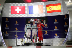 Podium: Sieger Jean-Karl Vernay, Leopard Racing, Volkswagen Golf GTI TCR; 2. Stefano Comini, Leopard