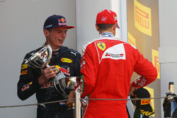 Переможець Макс Ферстаппен Max Verstappen, Red Bull Racing разом на подіумі з Себастьяном Феттелем,
