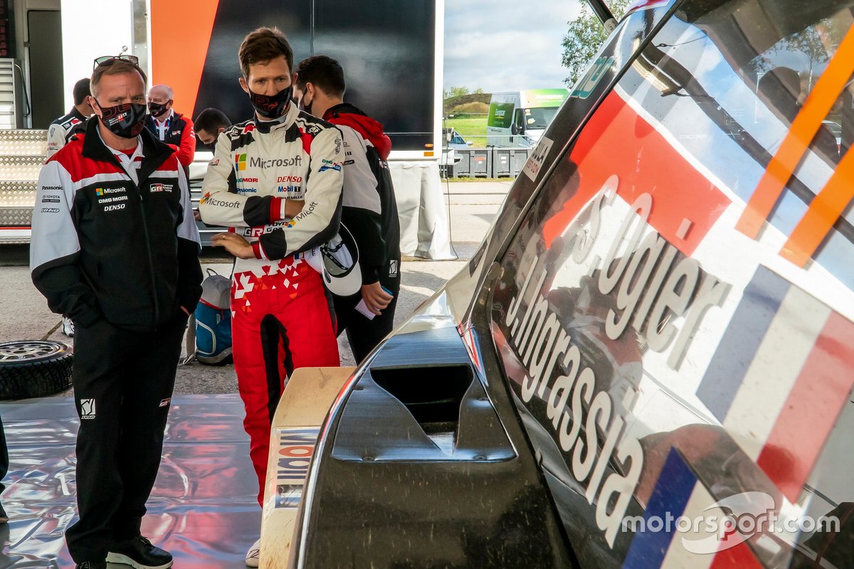Prinsipal Tim Toyota Gazoo Racing, Tommi Makinen, bersama salah satu pereli andalannya, Sebastien Ogier, dalam event shakedown Reli Estonia 2020.