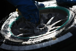 De banden van Pirelli worden gewassen