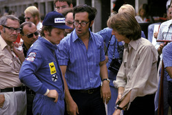 Niki Lauda, Ferrari, parla con Mauro Forghieri, Ferrari Designer e Luca di Montezemolo, Team Manager Ferrari