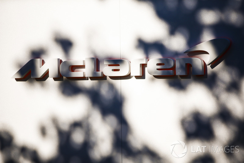 Логотип McLaren