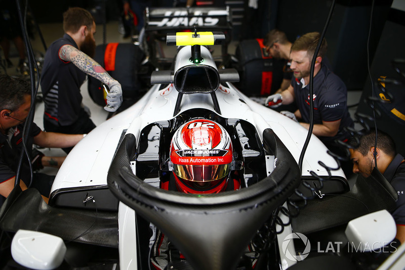 Kokpit Haas F1 Team VF-18