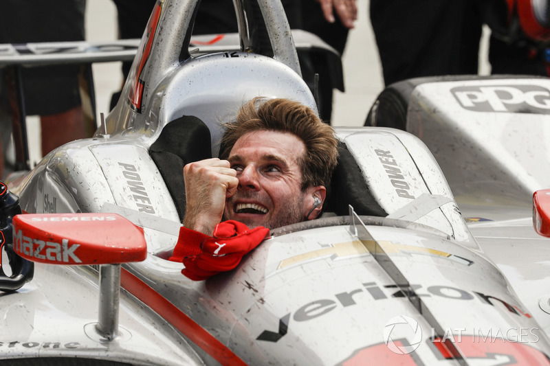 Il vincitore della gara Will Power, Team Penske Chevrolet, festeggia