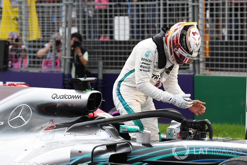 Il poleman Lewis Hamilton, Mercedes-AMG F1 W09 nel parco chiuso
