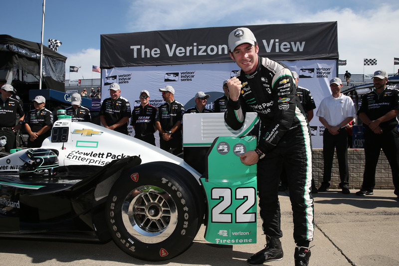 Ganador de la pole Simon Pagenaud, Team Penske Chevrolet