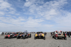 #301 Toyota Gazoo Racing Toyota Hilux: Нассер Аль-Аттія, Маттьйо Бомель, #300 Peugeot Sport Peugeot