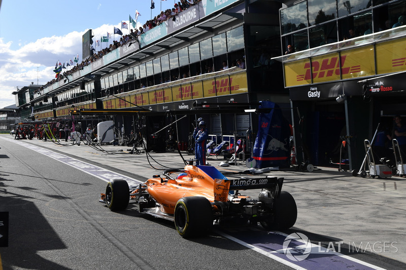 Фернандо Алонсо, McLaren MCL33 піт-стоп