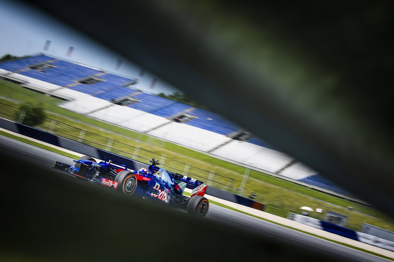 Marc Márquez maneja el Toro Rosso F1