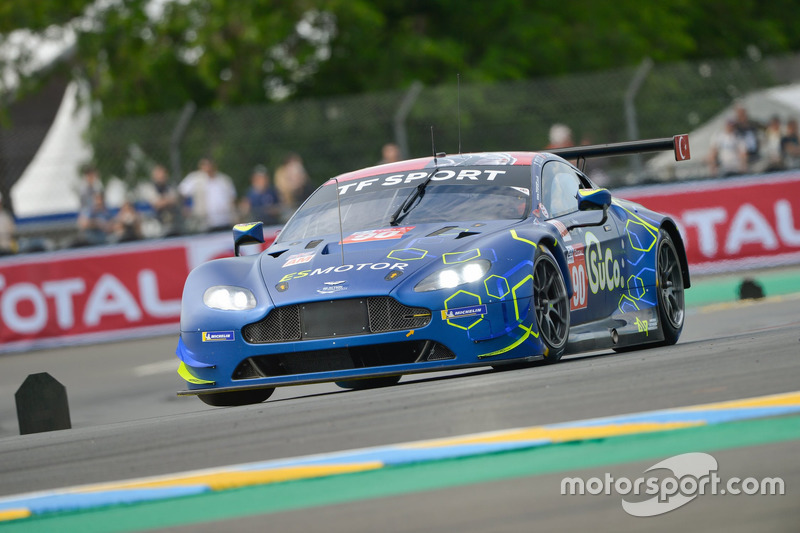 №90 Aston Martin Vantage