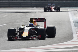 Даніель Ріккардо, Red Bull Racing, тести нових шин Pirelli 2017 року