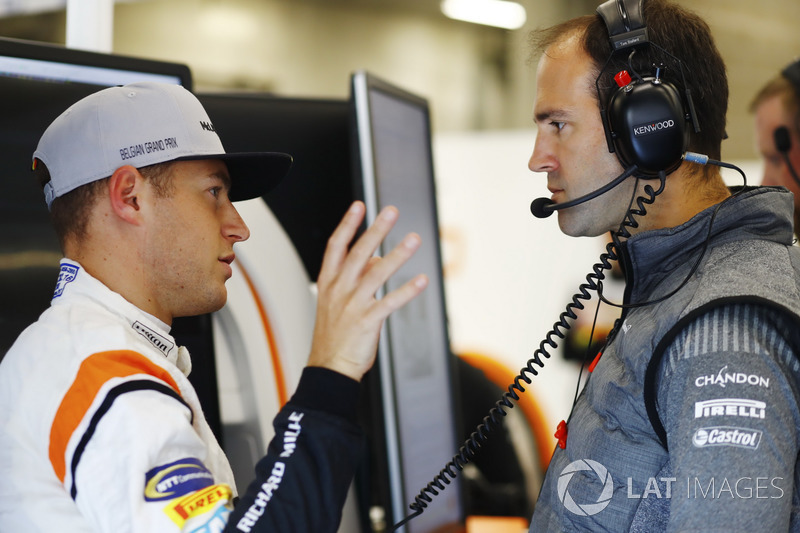 Stoffel Vandoorne, McLaren, Tom Stallard, Race Engineer, McLaren