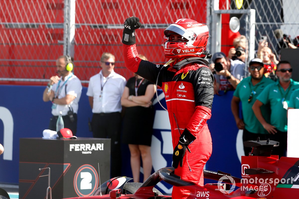 Charles Leclerc celebra su pole position en Miami