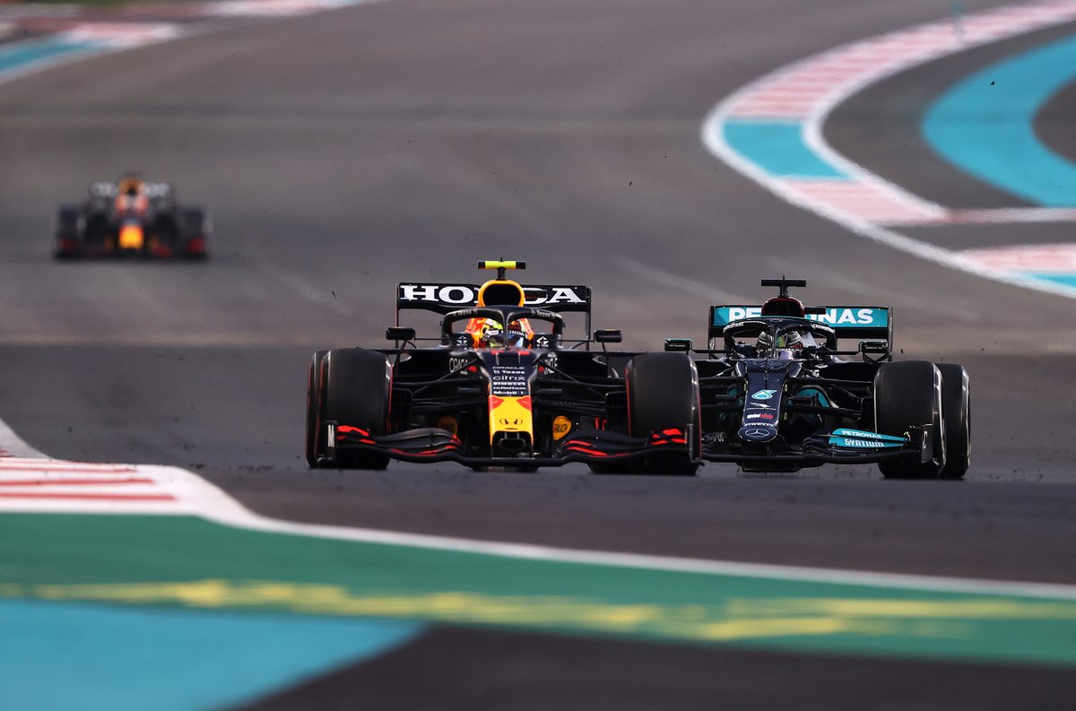 Lewis Hamilton, Mercedes W12 y Max Verstappen, Red Bull Racing RB16B