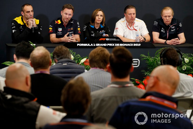 Cyril Abiteboul, directeur général Renault F1 Team, Christian Horner, Team Principal, Red Bull Racing, Claire Williams, team principal adjointe Williams Racing, Zak Brown, directeur exécutif de McLaren, et Andrew Green, directeur technique de Racing Point, lors de la conférence de presse