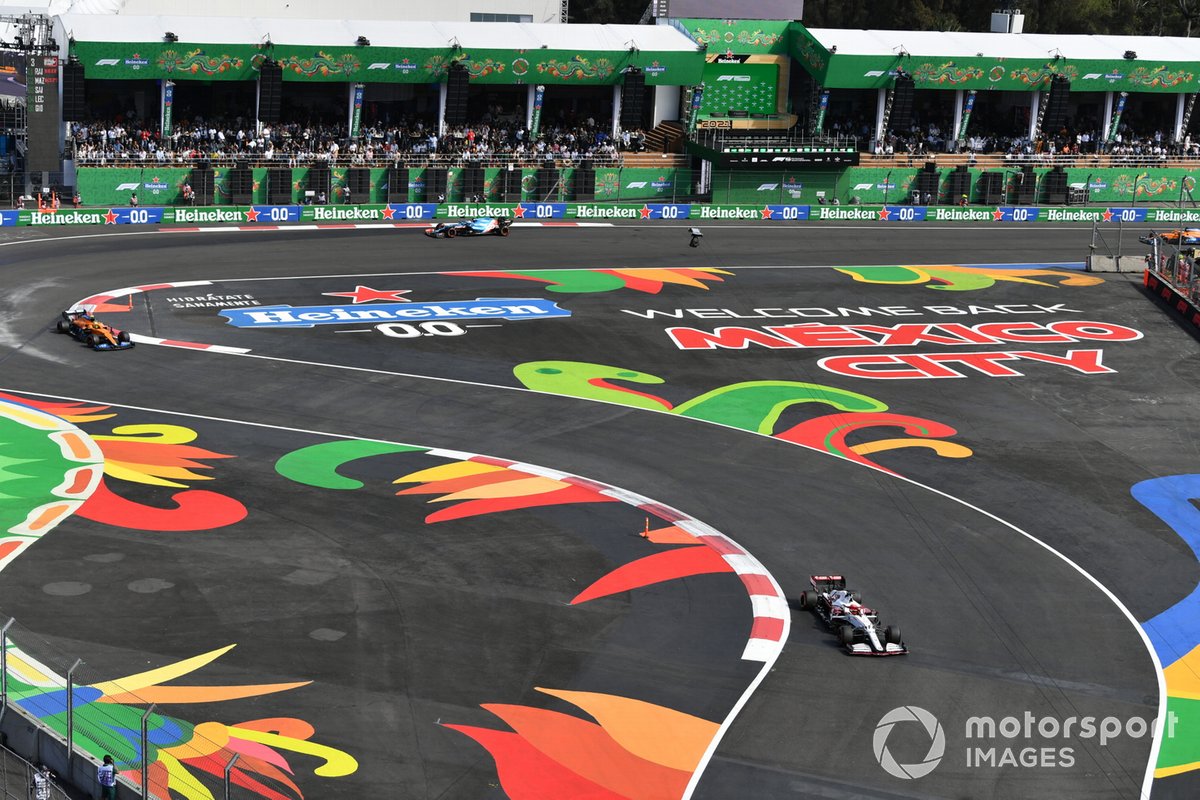 Kimi Raikkonen, Alfa Romeo Racing C41, Lando Norris, McLaren MCL35M