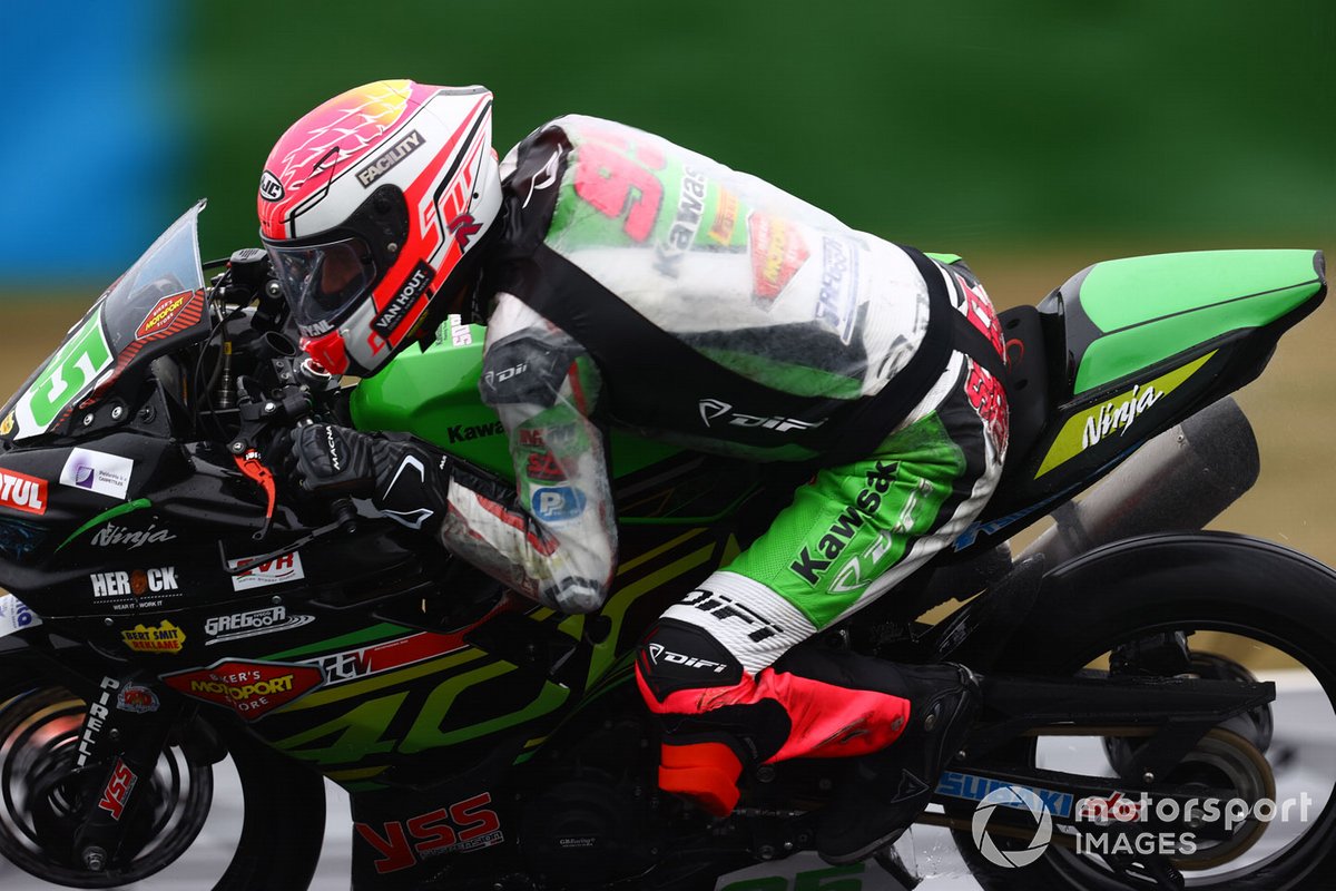 Scott Deroue saat turun dengan Kawasaki Ninja 400 milik Tim MTM Kawasaki Motoport di WSSP300 2020 lalu.