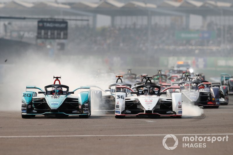 Mitch Evans, Jaguar Racing, Jaguar I-Type 4 battles with Andre Lotterer, Porsche, Porsche 99x Electric