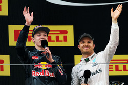 Podium: winnaar Nico Rosberg, Mercedes AMG F1 Team, derde plaats Daniil Kvyat, Red Bull Racing