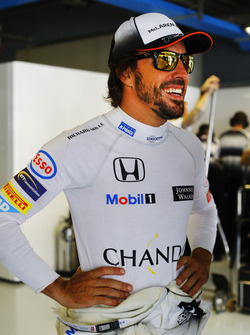 Fernando Alonso, McLaren in de garage