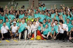 Nico Rosberg, Mercedes AMG F1 viert zijn wereldtitel met vrouw Viviane en het team