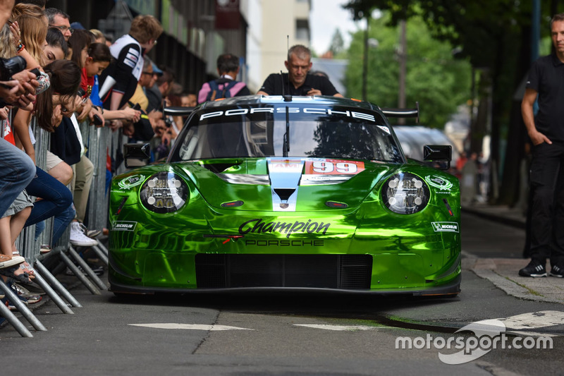 #99 Dempsey Proton Competition Porsche 911 RSR