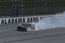 Erik Jones, Furniture Row Racing Toyota, nach Crash
