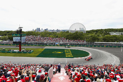 Sebastian Vettel, Ferrari SF71H, leads Valtteri Bottas, Mercedes AMG F1 W09
