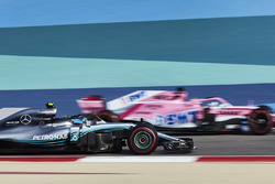 Валттері Боттас, Mercedes AMG F1 W09, Серхіо Перес, Force India VJM11 Mercedes