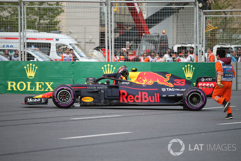 El auto chocado de Max Verstappen, Red Bull Racing RB14