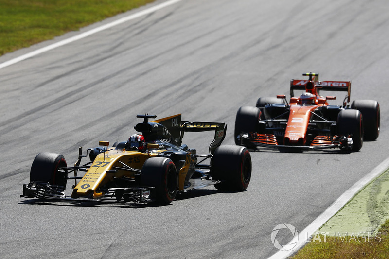 Nico Hulkenberg, Renault Sport F1 Team Team RS17, Stoffel Vandoorne, McLaren MCL32
