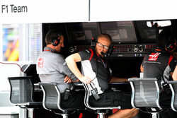 Guenther Steiner, Haas F1 Team Principal on the pitwall gantry