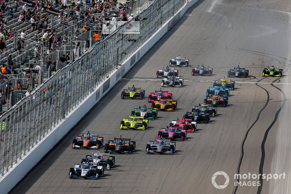 Takuma Sato, Rahal Letterman Lanigan Racing Honda leads the field to the green flag