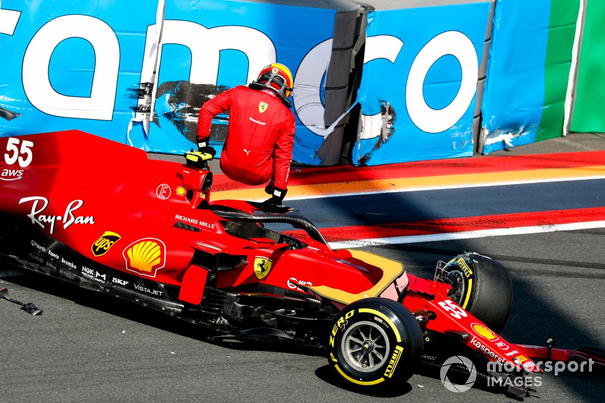 Карлос Сайнс, Ferrari SF21, авария
