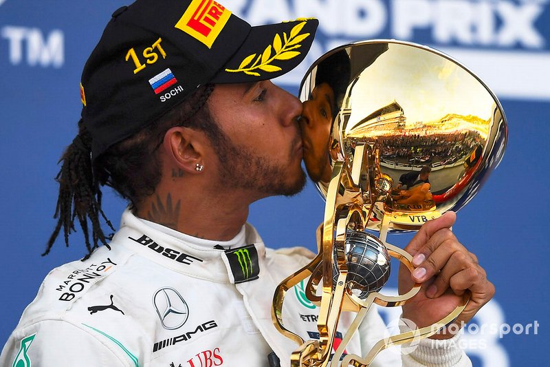 Podio: ganador Lewis Hamilton, Mercedes AMG F1