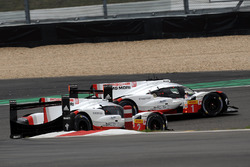 #2 Porsche Team Porsche 919 Hybrid: Timo Bernhard, Earl Bamber, Brendon Hartley, #1 Porsche Team Porsche 919 Hybrid: Neel Jani, Andre Lotterer, Nick Tandy